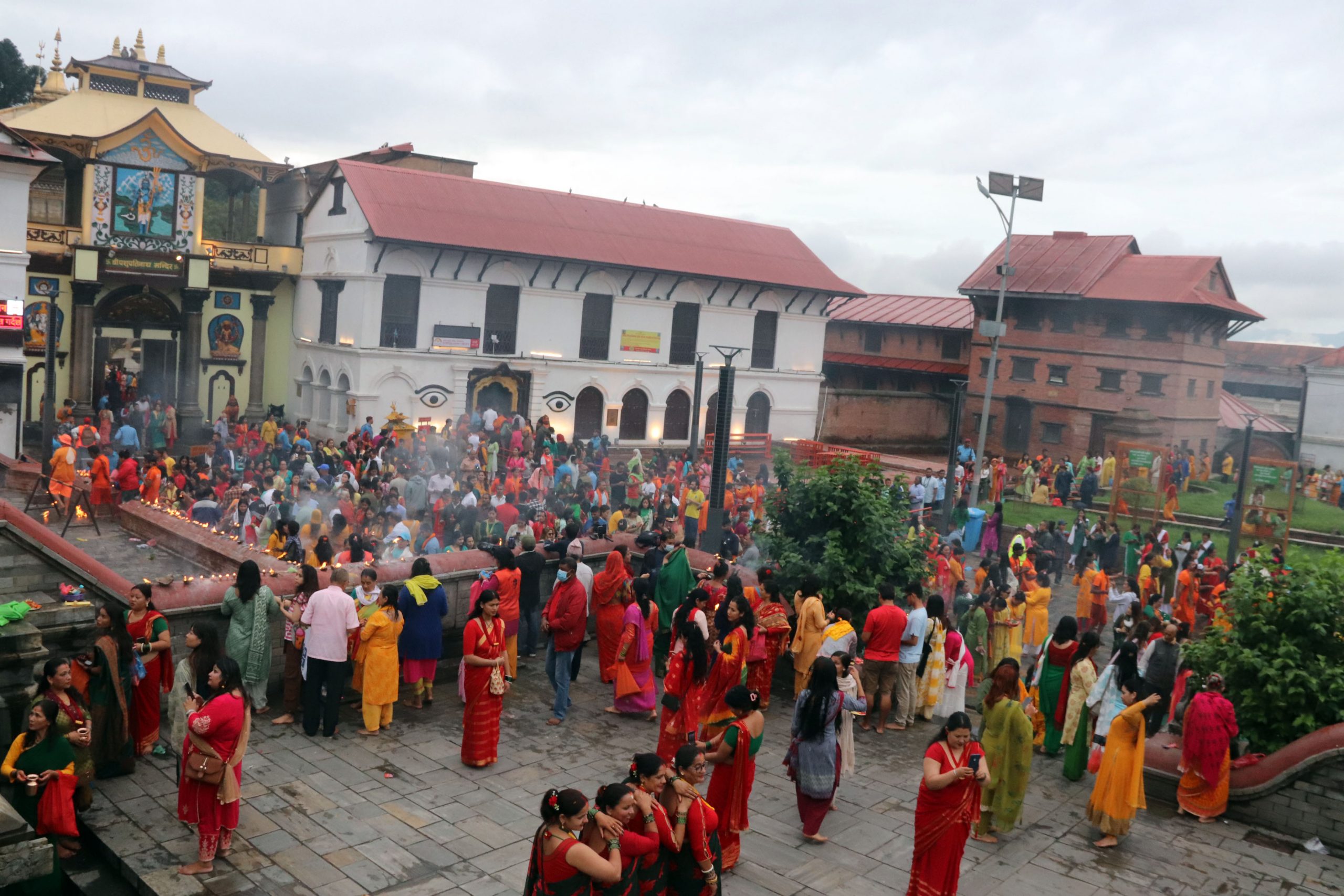 आज साउनको तेस्रो सोमबार, देशभरका शिवालयहरूमा विहानैदेखि भक्तजनको भिड