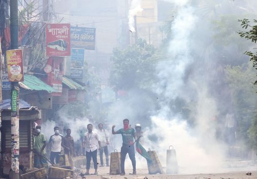 बंगलादेशमा फेरि हिंसा भड्किँदा कम्तिमा ७६ जनाको मृत्यु