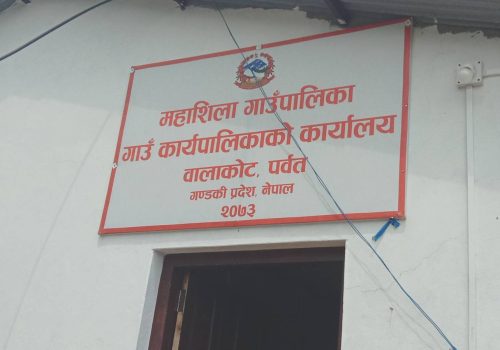 अब गाउँ फर्कनेलाई १ लाख रुपैयाँ नगद र ६ महिनाको खाना सित्तैमा !