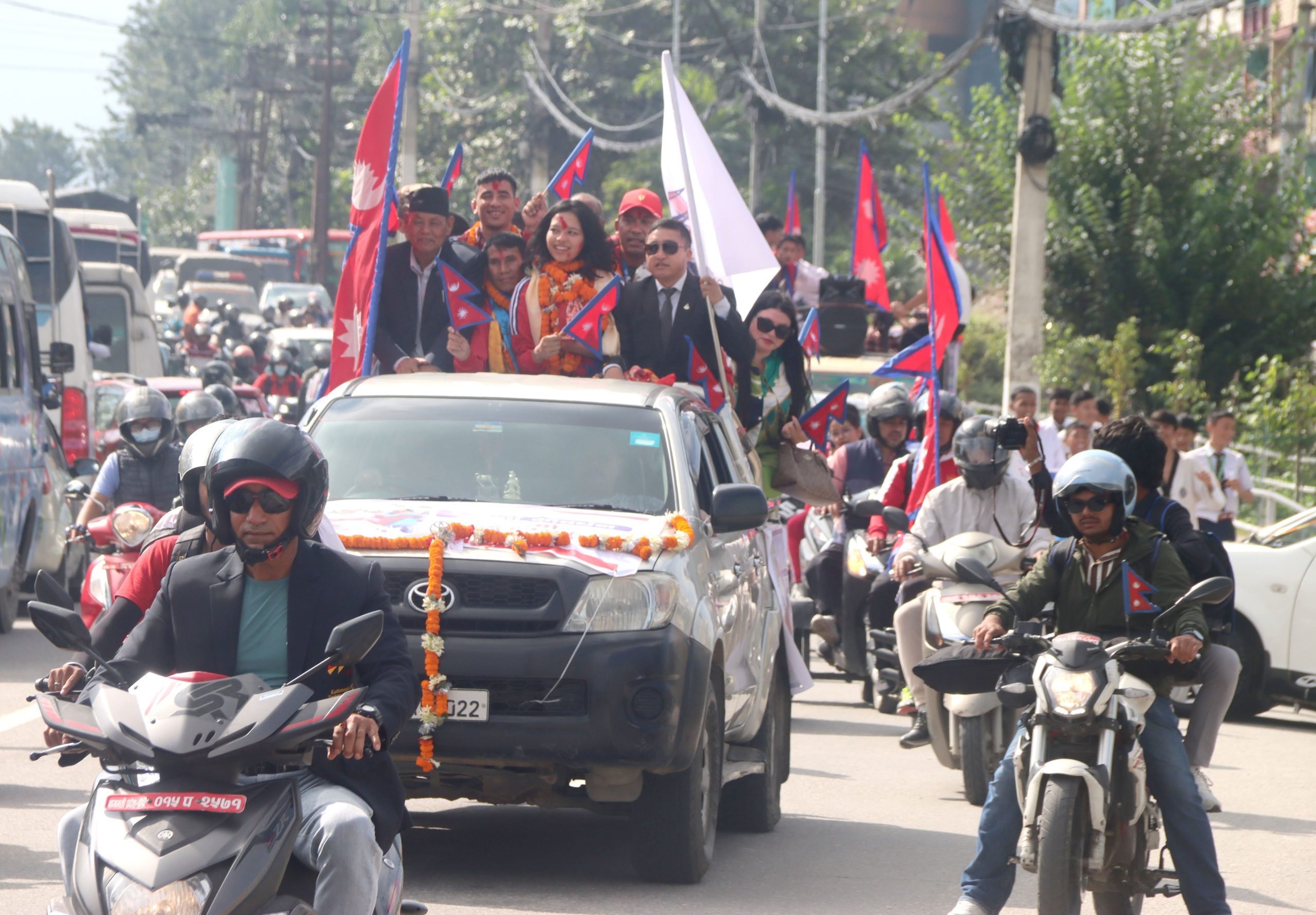 ऐतिहासिक पदक विजेता पलेशालाई गराइयो नगर परिक्रमा {तस्वीरहरु}