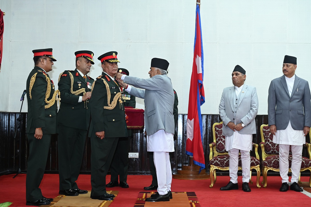 प्रधानसेनापति सिग्देललाई दर्ज्यानी चिह्न प्रदान, आजबाट औपचारिक रूपमा सेनाको कमाण्ड सम्हाल्दै