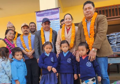 पत्तालिनी आधारभूत बिद्यालयमा बालबालिकाहरुको लागी खेलौना सामाग्री तथा न्यानो कपडा बितरण